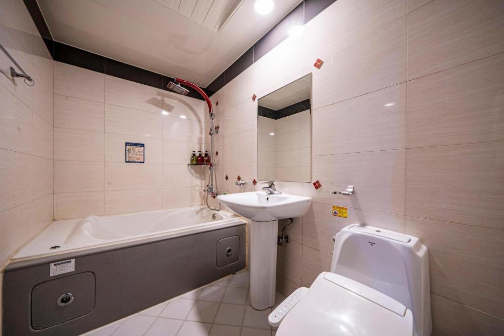 Sky Hotel צ'אנגוון מראה חיצוני תמונה