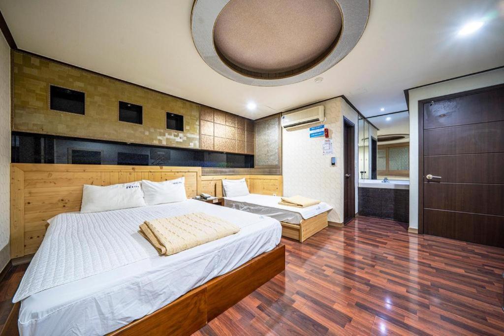 Sky Hotel צ'אנגוון מראה חיצוני תמונה